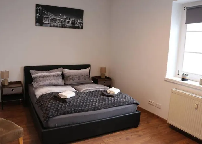 Zentralgelegene 4-Raum Ferienwohnung Bis 8 Pers.