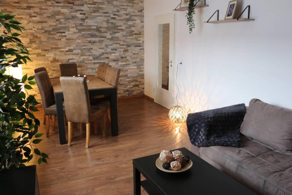 Apartment Zentralgelegene 4-raum Bis 8 Pers.